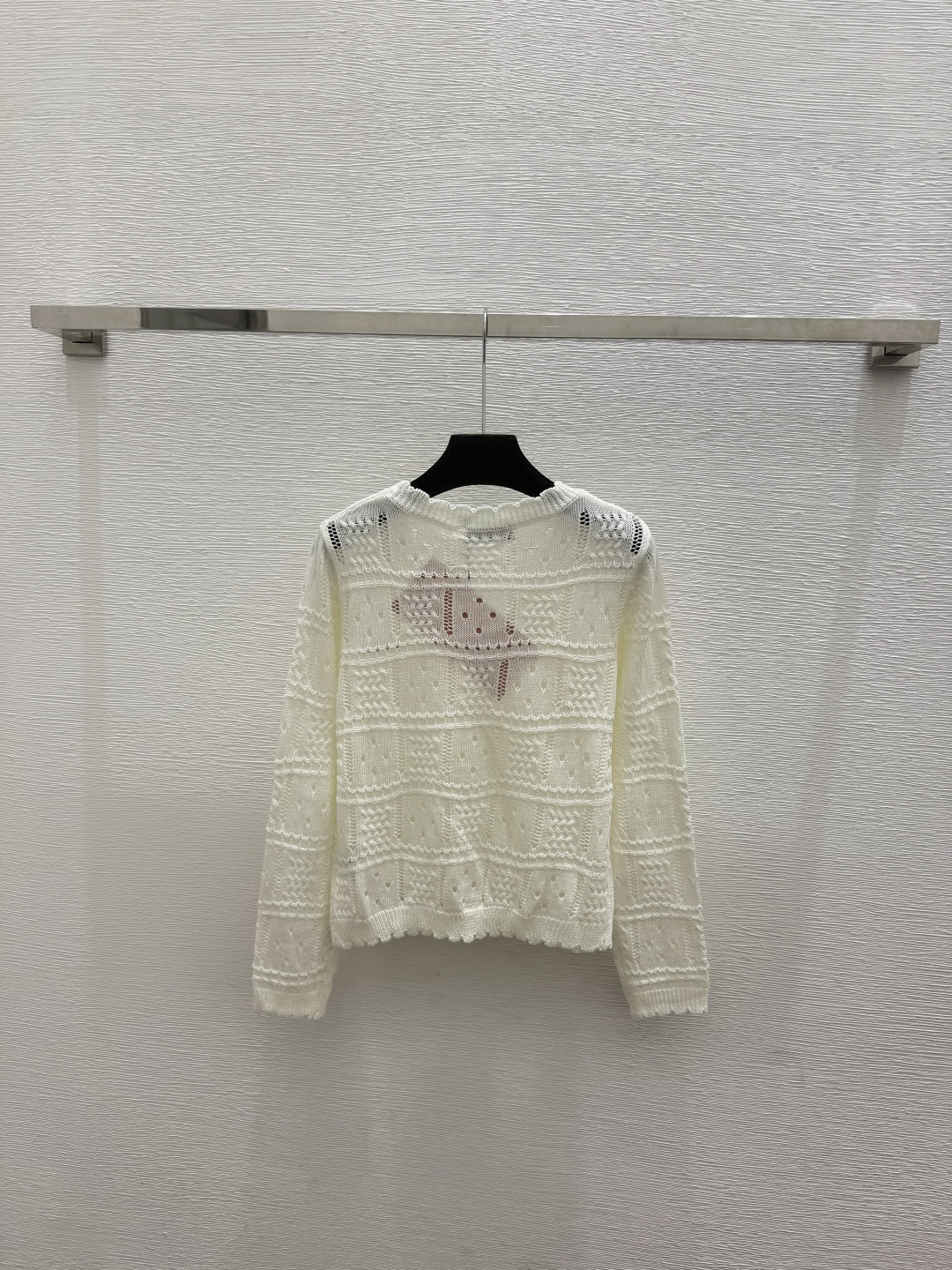 🆕M家🆕  春夏新款 纯色简约镂空V领针织长袖开衫颜色：白色 黑色尺码：36.38.40