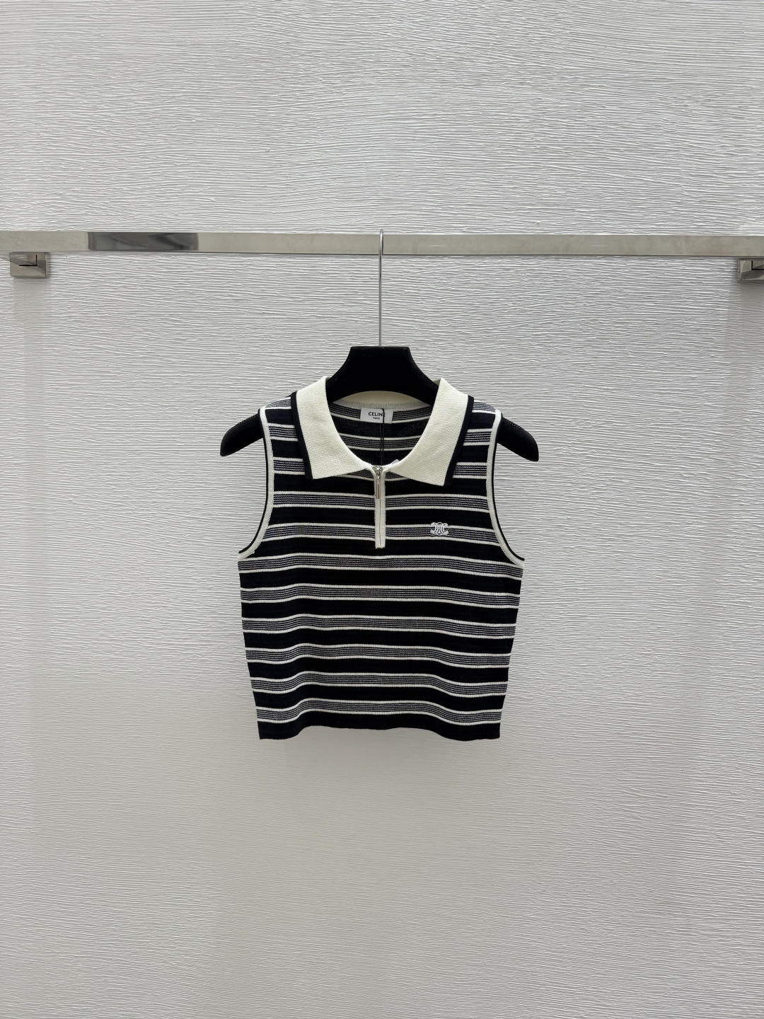 🆕CE家🆕  春夏新款 撞色条纹翻领针织背心颜色：白色 黑色尺码：36.38.40