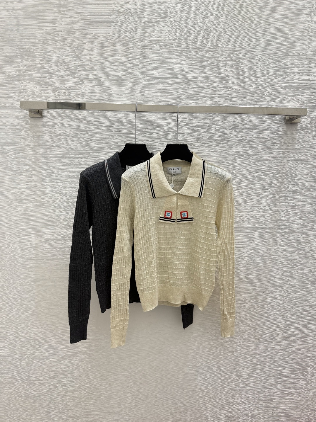 🆕CH家🆕  春夏新款 撞色翻领针织长袖颜色：杏色 灰色尺码：36.38.40