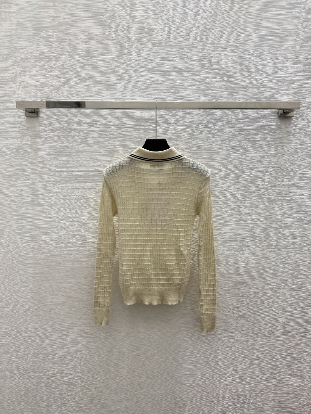 🆕CH家🆕  春夏新款 撞色翻领针织长袖颜色：杏色 灰色尺码：36.38.40