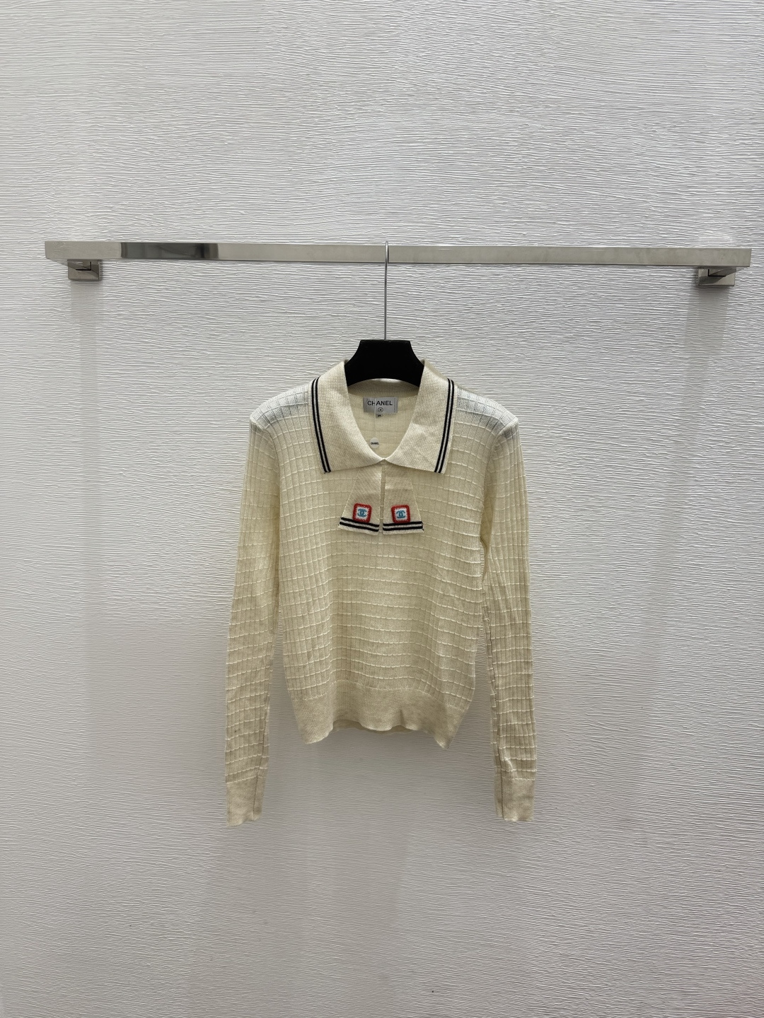 🆕CH家🆕  春夏新款 撞色翻领针织长袖颜色：杏色 灰色尺码：36.38.40