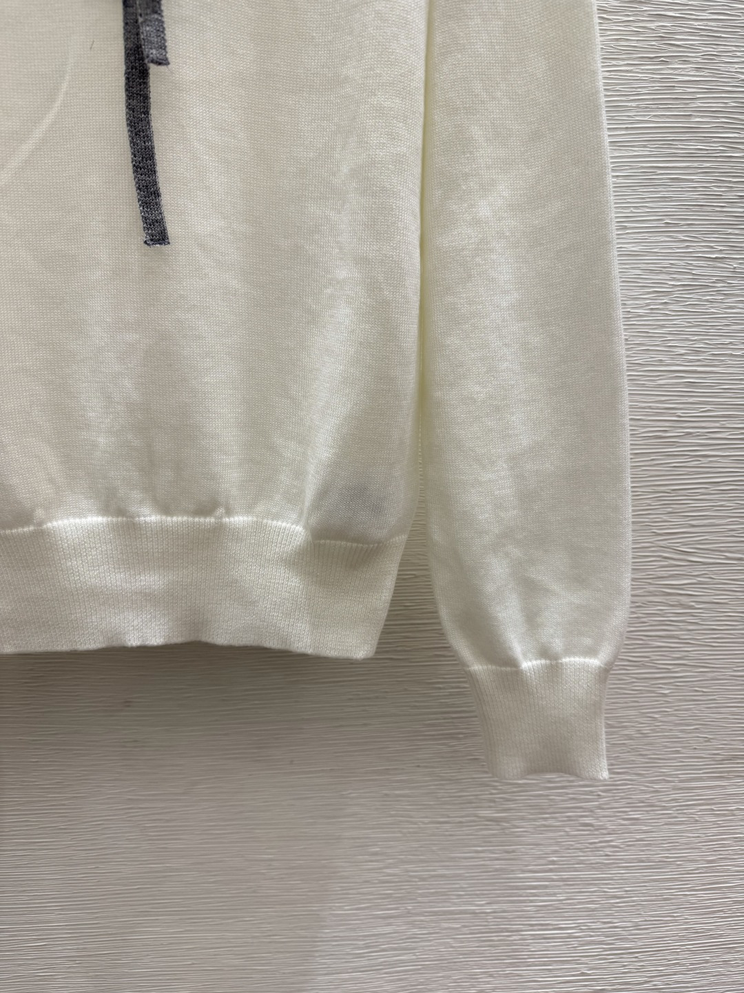 🆕D家🆕  春夏新款 撞色钉珠翻领针织长袖颜色：白色尺码：36.38.40
