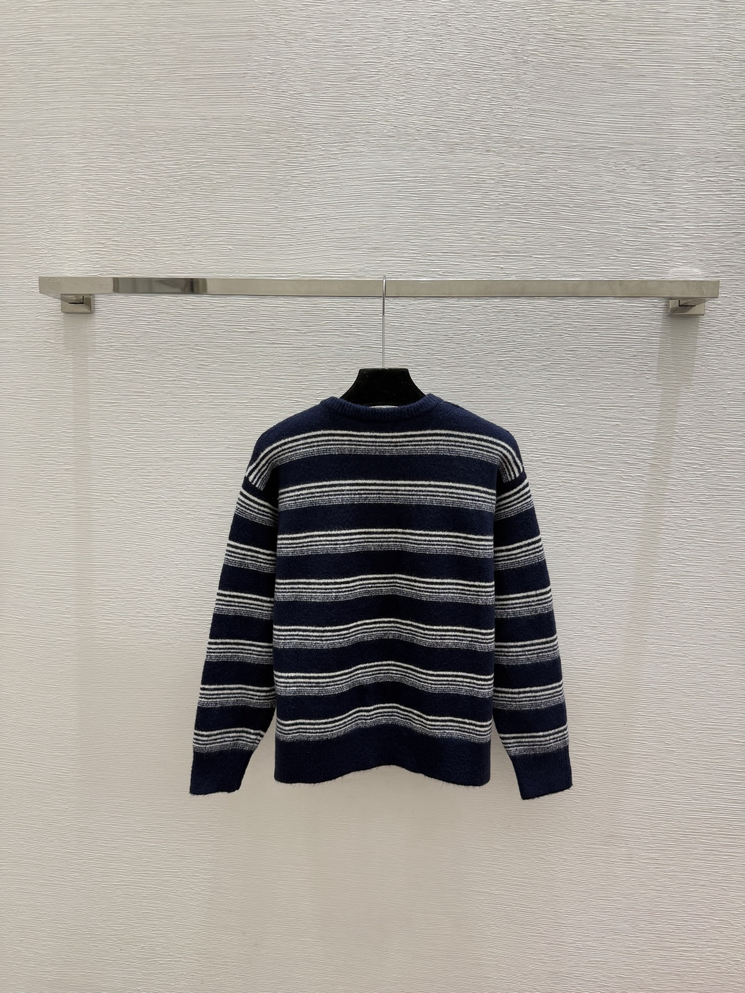 🆕M家🆕  春夏新款 撞色条纹圆领针织长袖开衫颜色：咖啡 宝蓝尺码：36.38.40