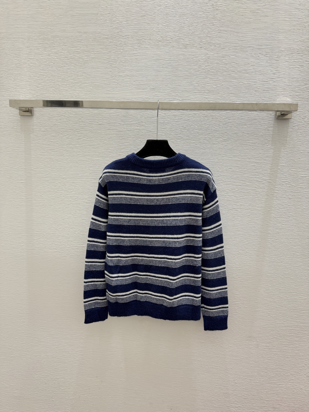 🆕M家🆕  春夏新款 撞色条纹圆领针织长袖开衫颜色：白色 宝蓝尺码：36.38.40