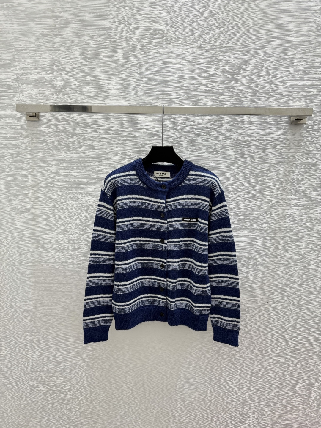 🆕M家🆕  春夏新款 撞色条纹圆领针织长袖开衫颜色：白色 宝蓝尺码：36.38.40