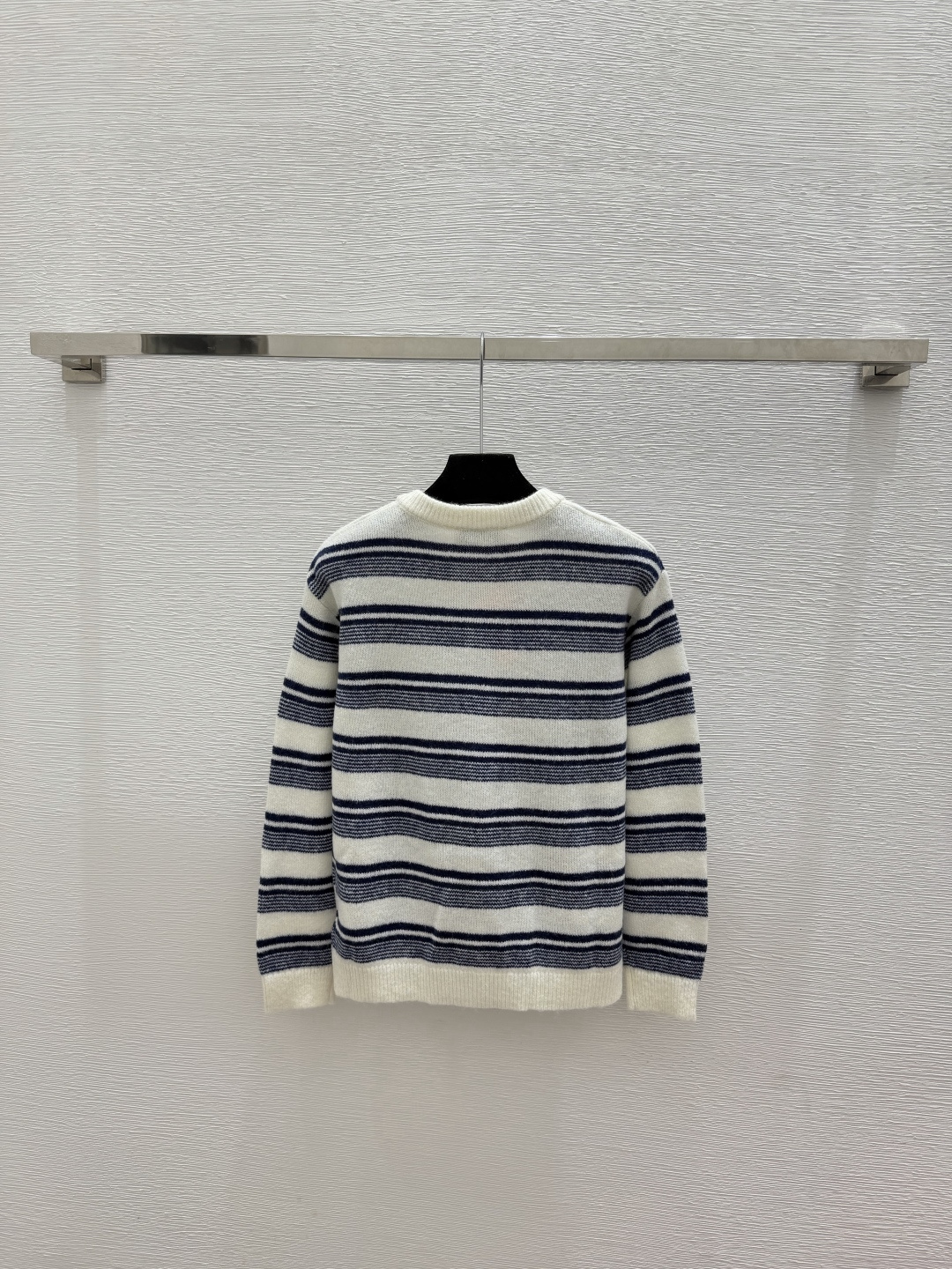 🆕M家🆕  春夏新款 撞色条纹圆领针织长袖开衫颜色：白色 宝蓝尺码：36.38.40