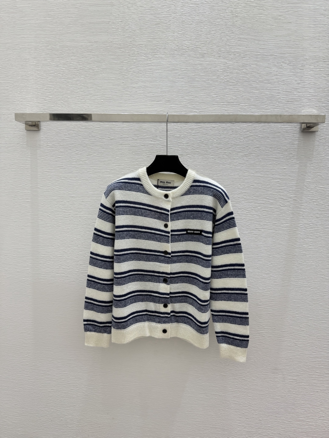 🆕M家🆕  春夏新款 撞色条纹圆领针织长袖开衫颜色：白色 宝蓝尺码：36.38.40