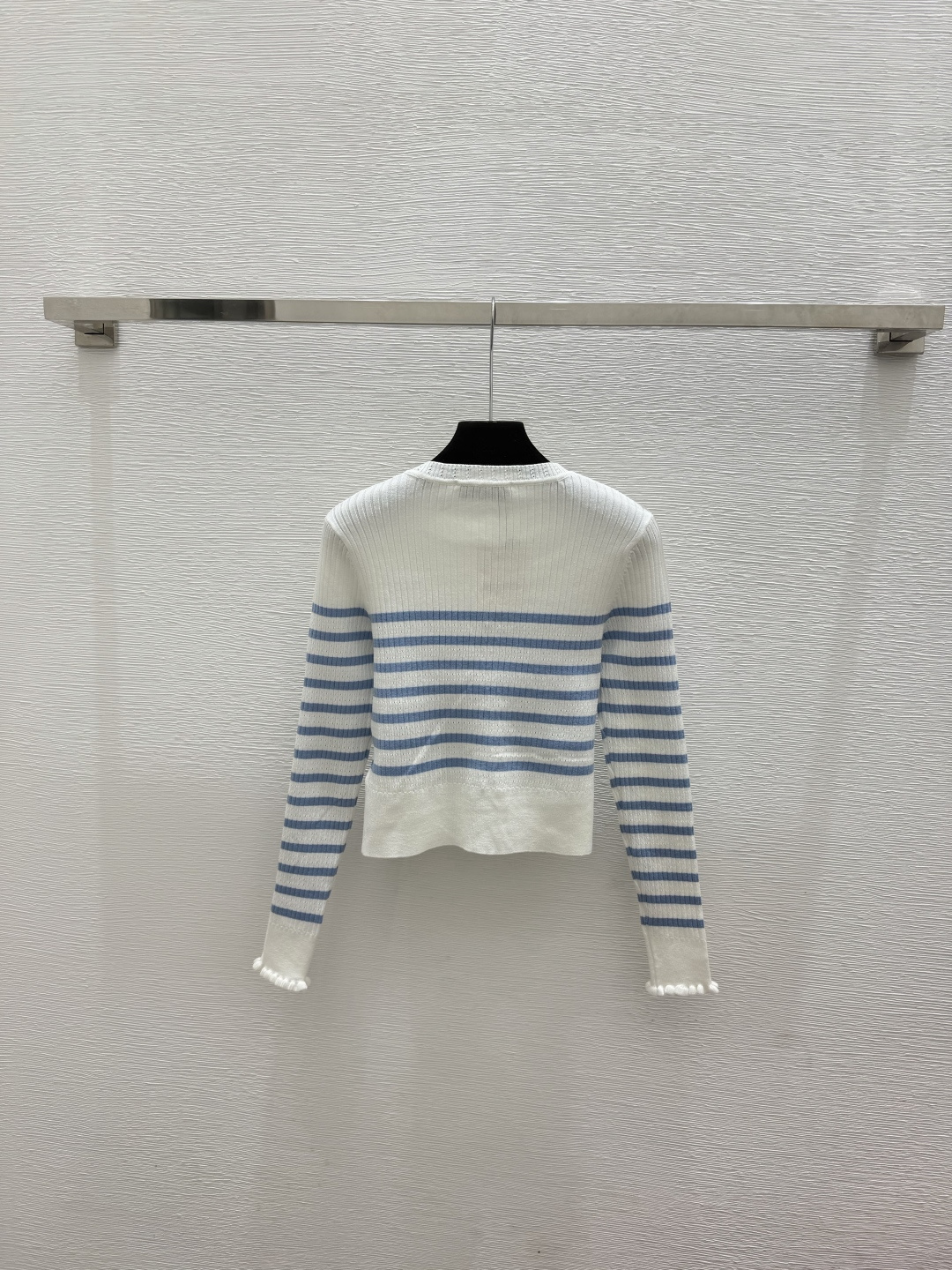 🆕VA家🆕  春夏新款 撞色条纹圆领针织长袖颜色：白色尺码：36.38.40