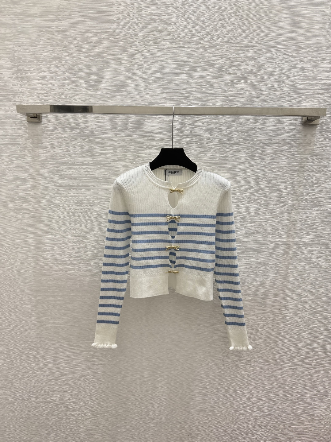 🆕VA家🆕  春夏新款 撞色条纹圆领针织长袖颜色：白色尺码：36.38.40