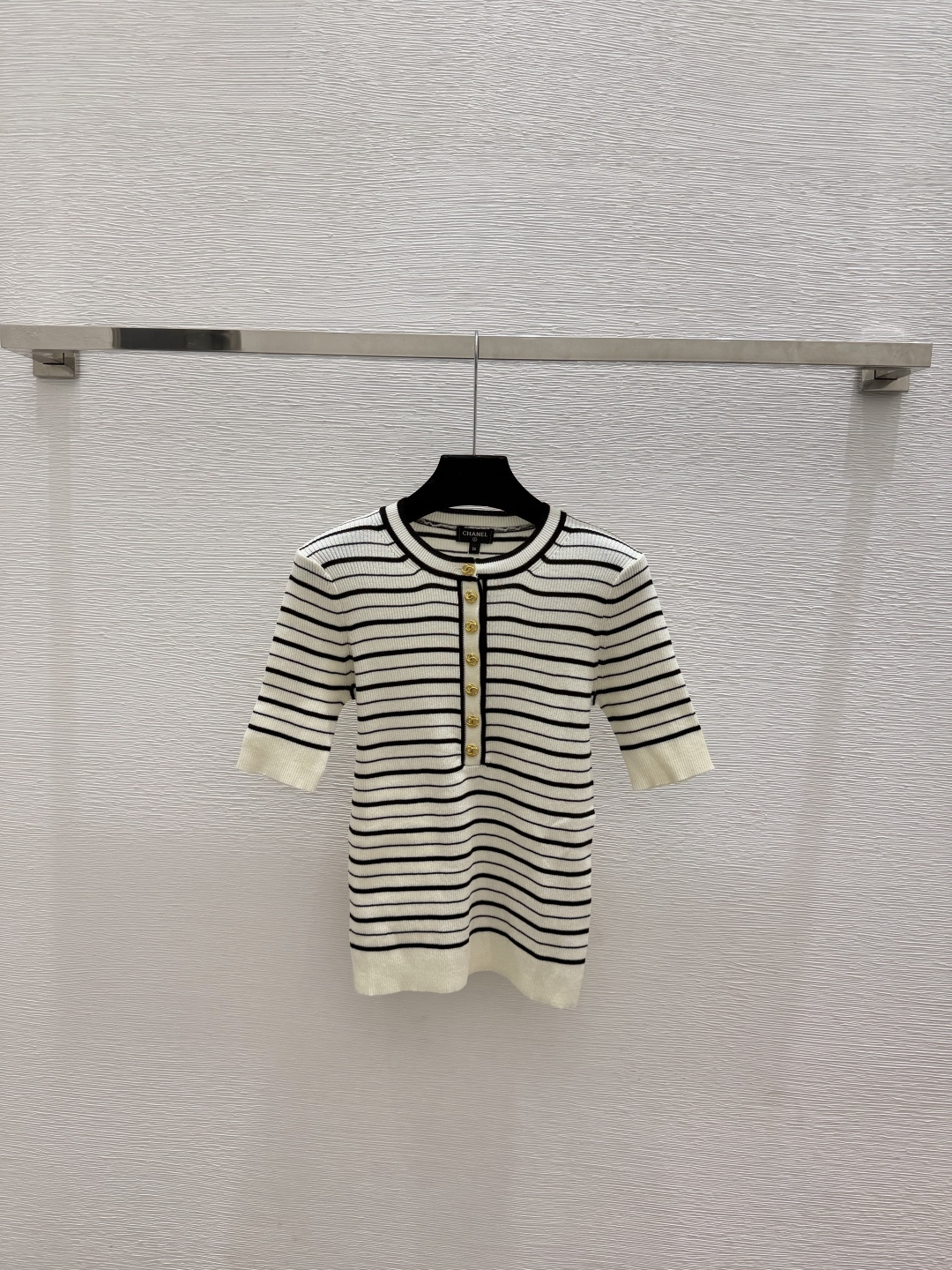 🆕CH家🆕  春夏新款 撞色条纹圆领针织短袖颜色：白色 尺码：36.38.40