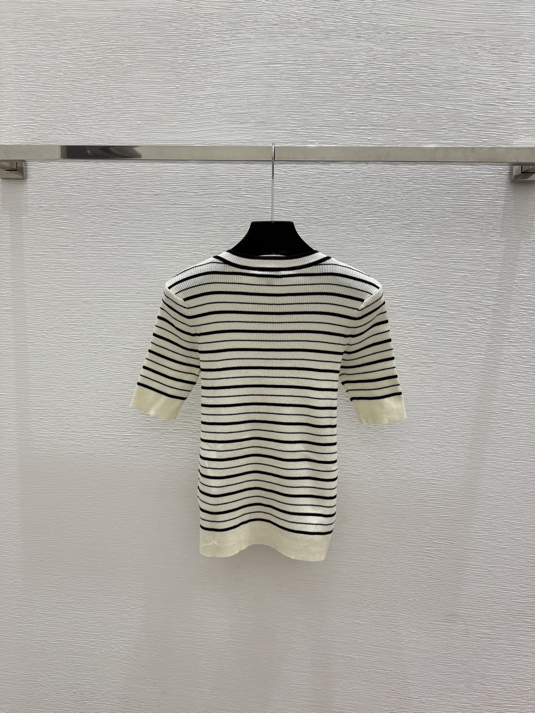 🆕CH家🆕  春夏新款 撞色条纹圆领针织短袖颜色：白色 尺码：36.38.40