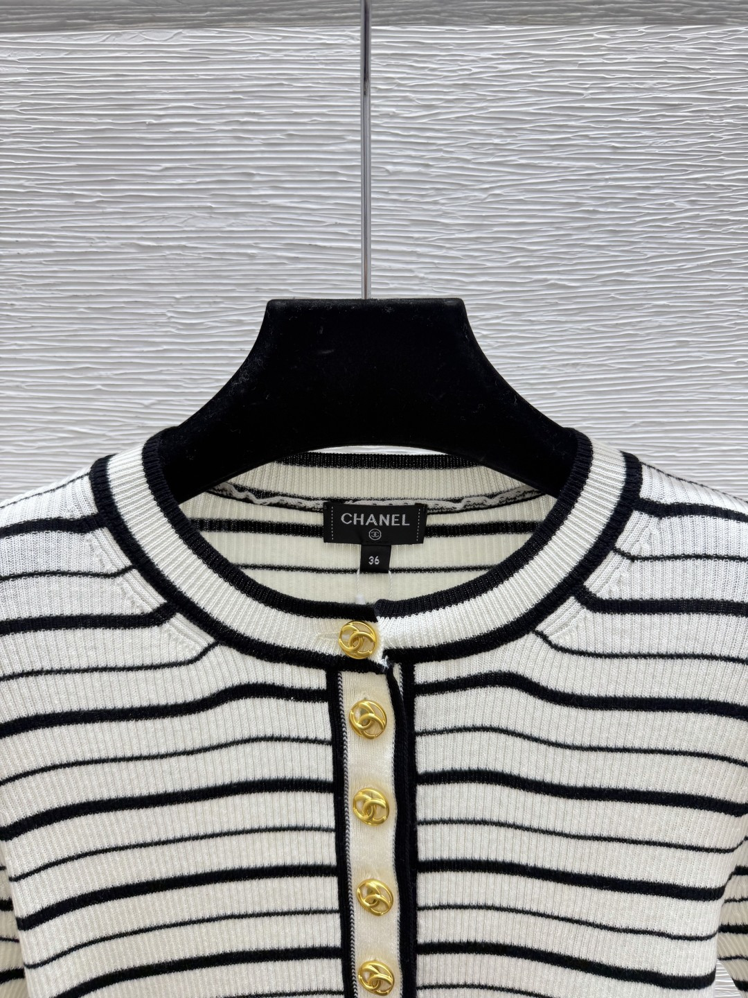 🆕CH家🆕  春夏新款 撞色条纹圆领针织短袖颜色：白色 尺码：36.38.40