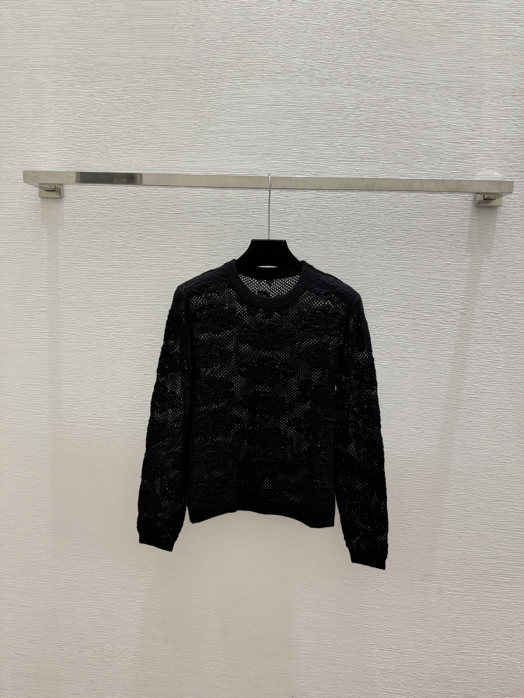 🆕BC家🆕  春夏新款 纯色花卉圆领针织长袖颜色：卡其 黑色尺码：36.38.40