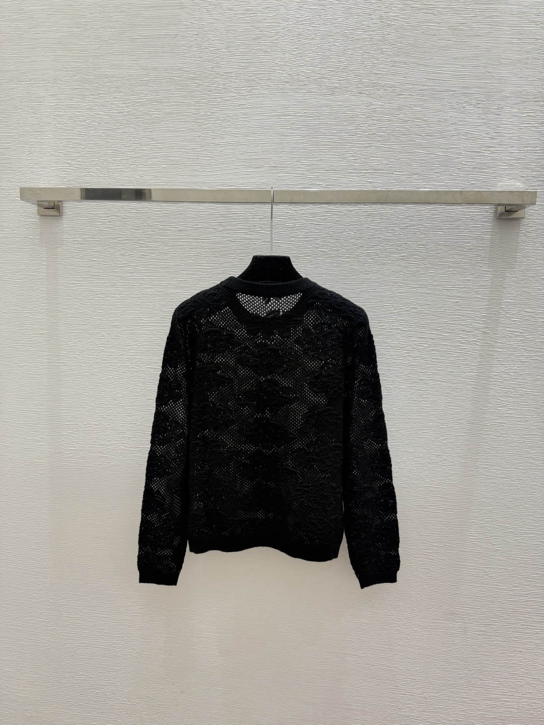 🆕BC家🆕  春夏新款 纯色花卉圆领针织长袖颜色：卡其 黑色尺码：36.38.40