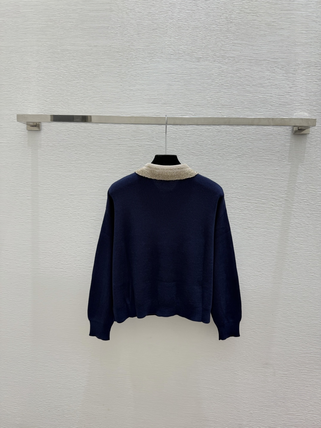 🆕BC家🆕  春夏新款 撞色翻领针织长袖颜色：杏色 宝蓝尺码：36.38.40
