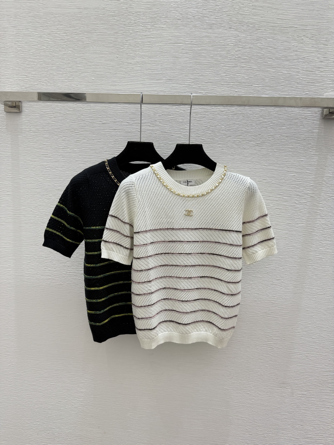 🆕CH家🆕  春夏新款 撞色条纹圆领针织短袖颜色：白色 黑色尺码：36.38.40