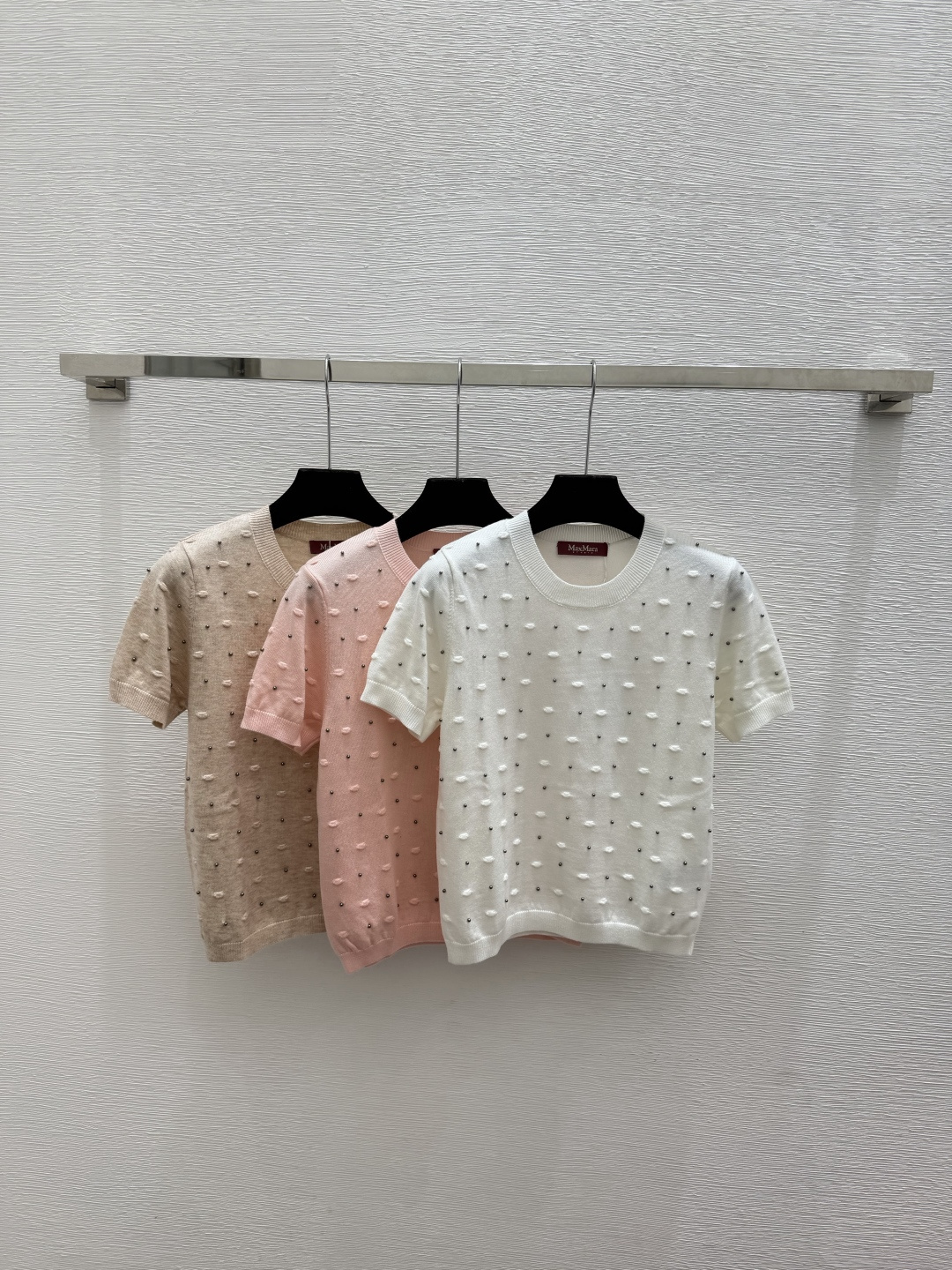 🆕Max家🆕  春夏新款 纯色重工钉珠圆领针织短袖颜色：白色 粉色 卡其尺码：36.38.40