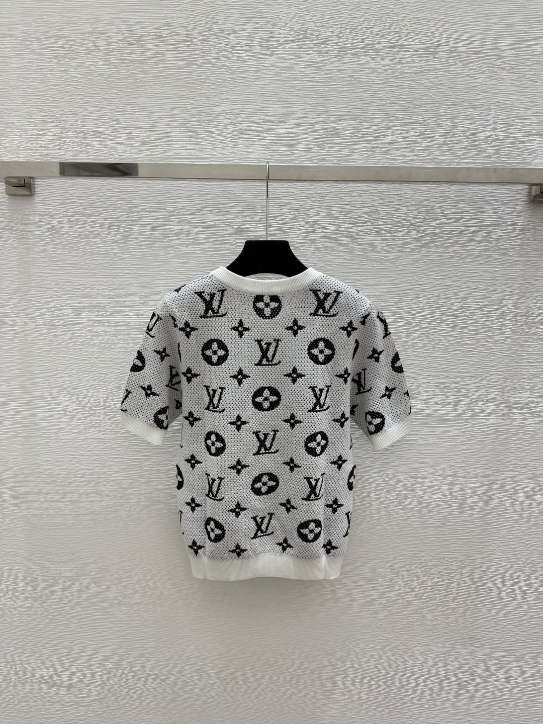 🆕L家🆕  春夏新款 撞色老花字母圆领针织短袖颜色：白色 粉色 黑色尺码：36.38.40
