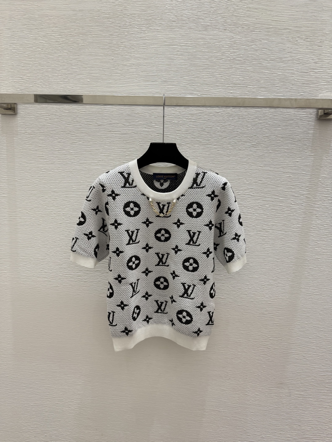 🆕L家🆕  春夏新款 撞色老花字母圆领针织短袖颜色：白色 粉色 黑色尺码：36.38.40