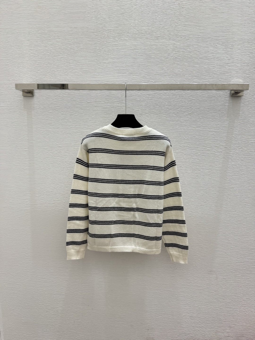 🆕M家🆕  春夏新款 撞色条纹圆领针织长袖开衫颜色：白色 咖啡 宝蓝尺码：36.38.40