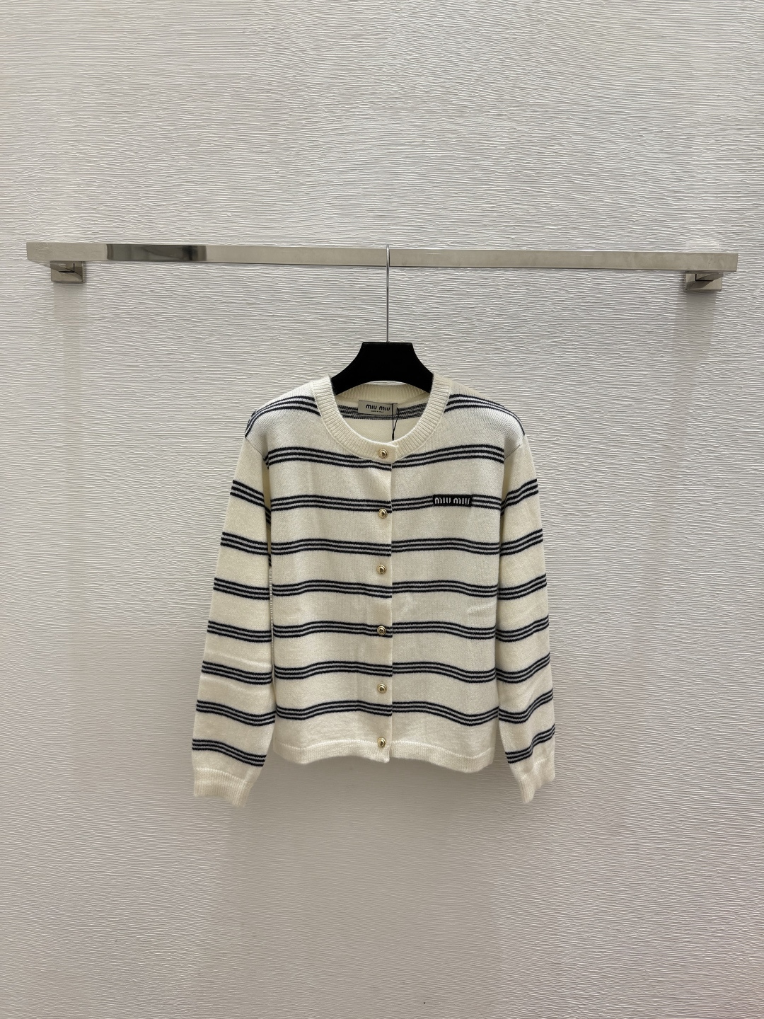🆕M家🆕  春夏新款 撞色条纹圆领针织长袖开衫颜色：白色 咖啡 宝蓝尺码：36.38.40