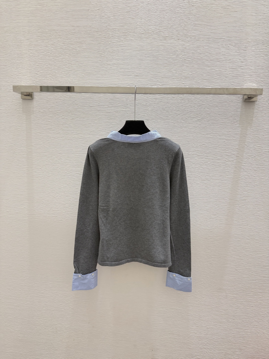🆕CH家🆕  春夏新款 撞色简约圆领针织长袖颜色：灰色 黑色尺码：36.38.40