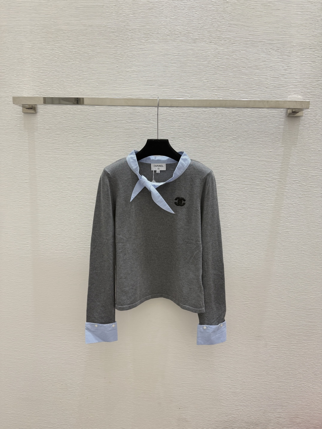 🆕CH家🆕  春夏新款 撞色简约圆领针织长袖颜色：灰色 黑色尺码：36.38.40