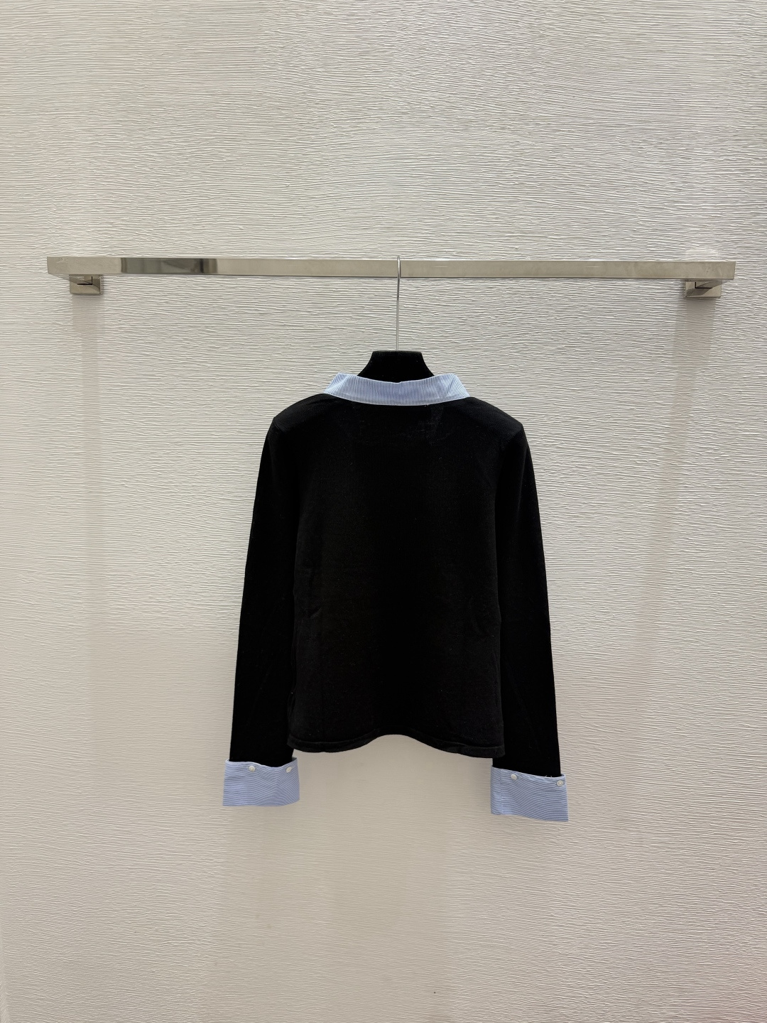🆕CH家🆕  春夏新款 撞色简约圆领针织长袖颜色：灰色 黑色尺码：36.38.40