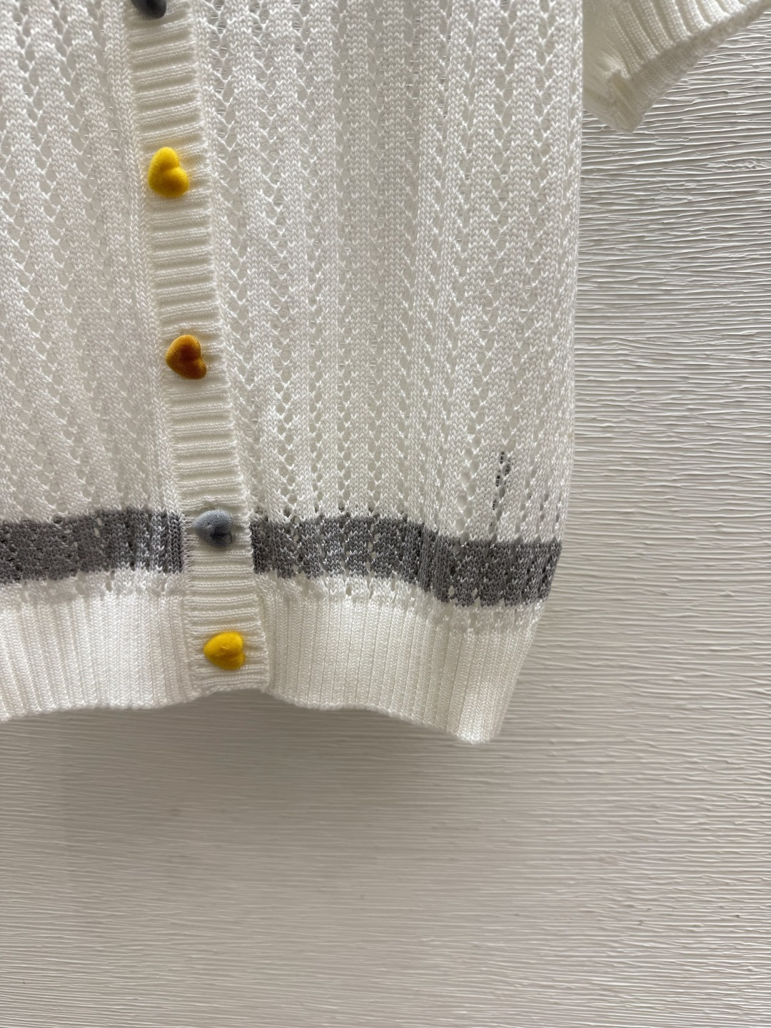 🆕M家🆕  春夏新款 撞色条纹圆领针织短袖开衫颜色：白色尺码：36.38.40
