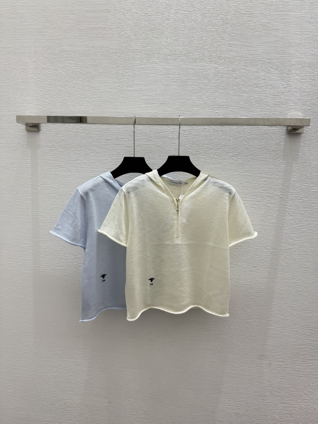 🆕D家🆕  春夏新款 纯色简约连帽针织短袖颜色：白色 蓝色尺码：36.38.40