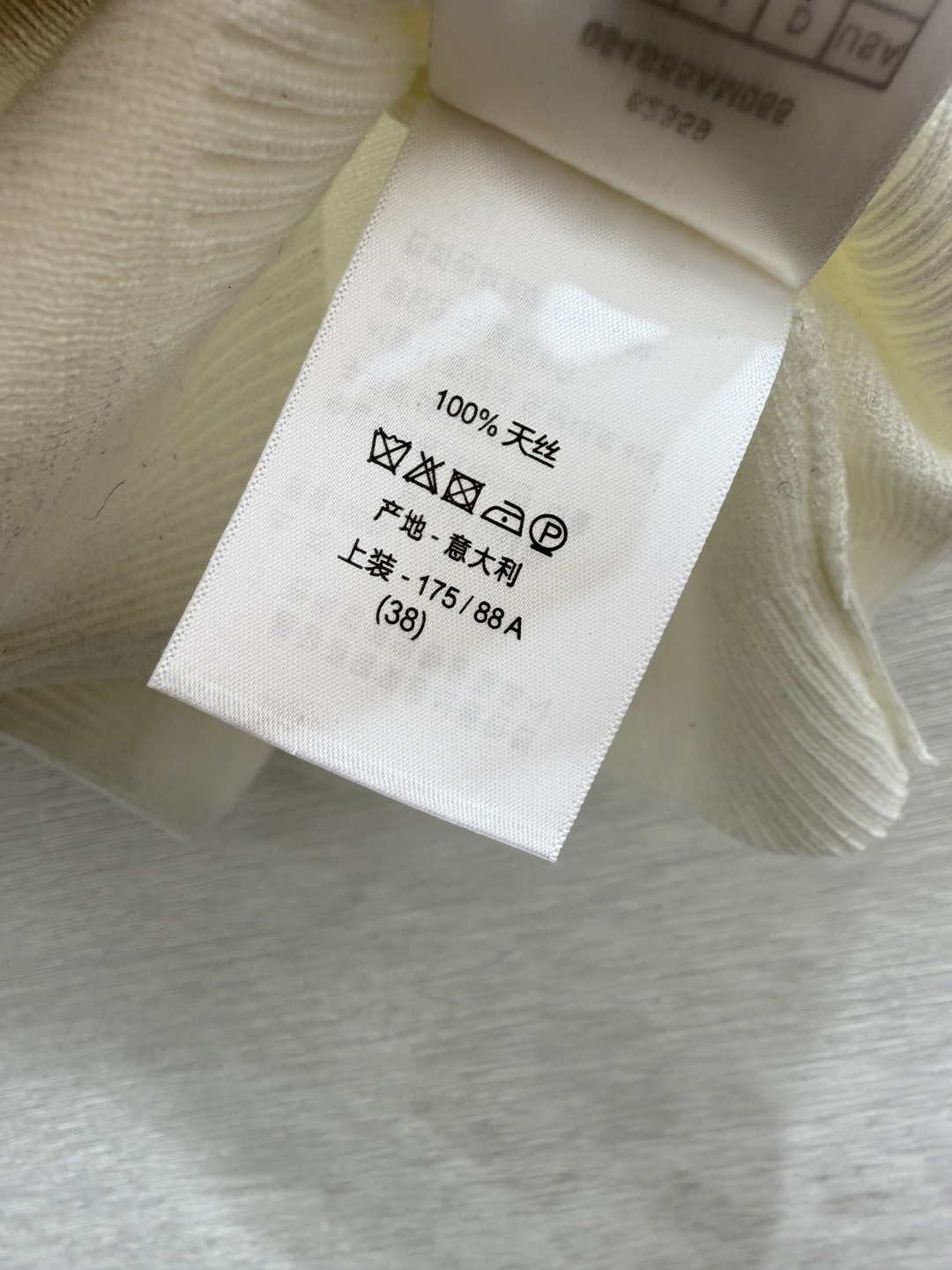 🆕D家🆕  春夏新款 纯色简约圆领针织短袖颜色：白色 灰色尺码：36.38.40
