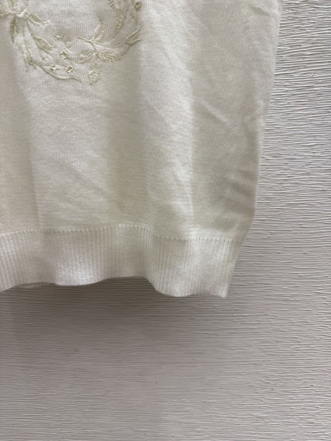 🆕D家🆕  春夏新款 纯色简约圆领针织短袖颜色：白色 灰色尺码：36.38.40