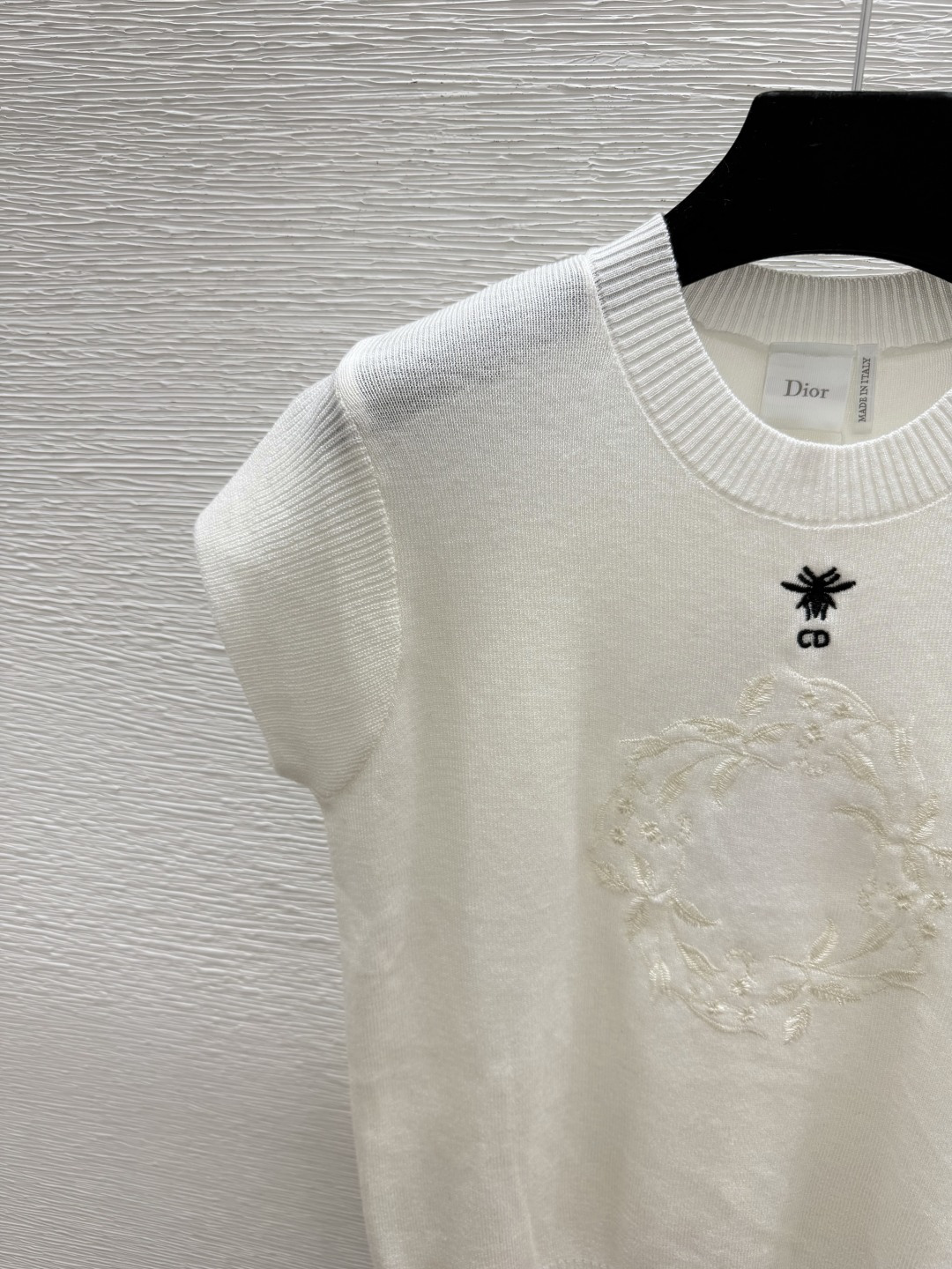 🆕D家🆕  春夏新款 纯色简约圆领针织短袖颜色：白色 灰色尺码：36.38.40