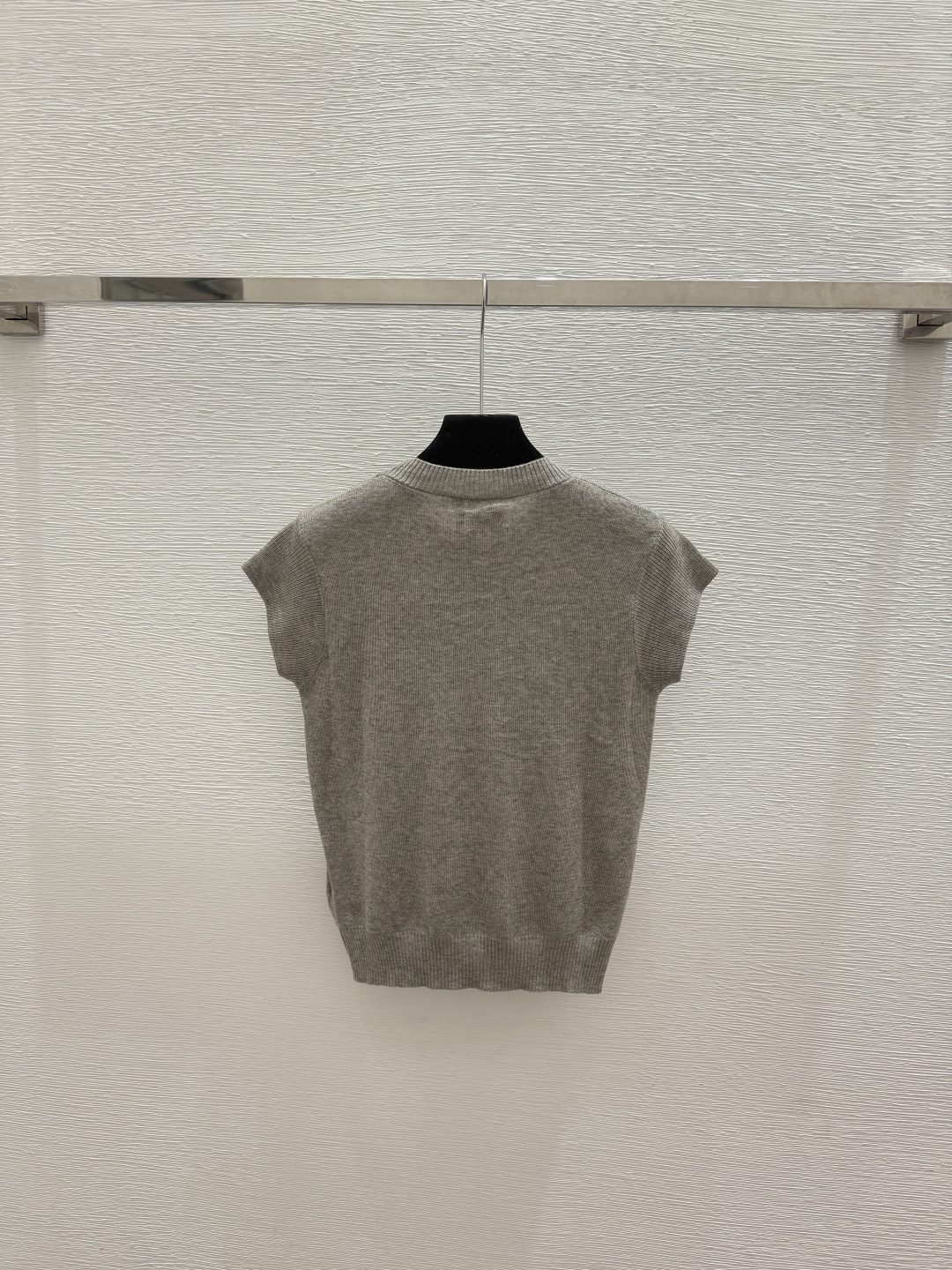 🆕D家🆕  春夏新款 纯色简约圆领针织短袖颜色：白色 灰色尺码：36.38.40