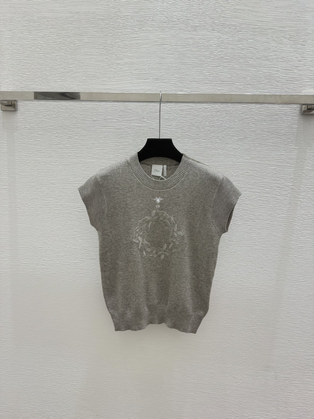 🆕D家🆕  春夏新款 纯色简约圆领针织短袖颜色：白色 灰色尺码：36.38.40