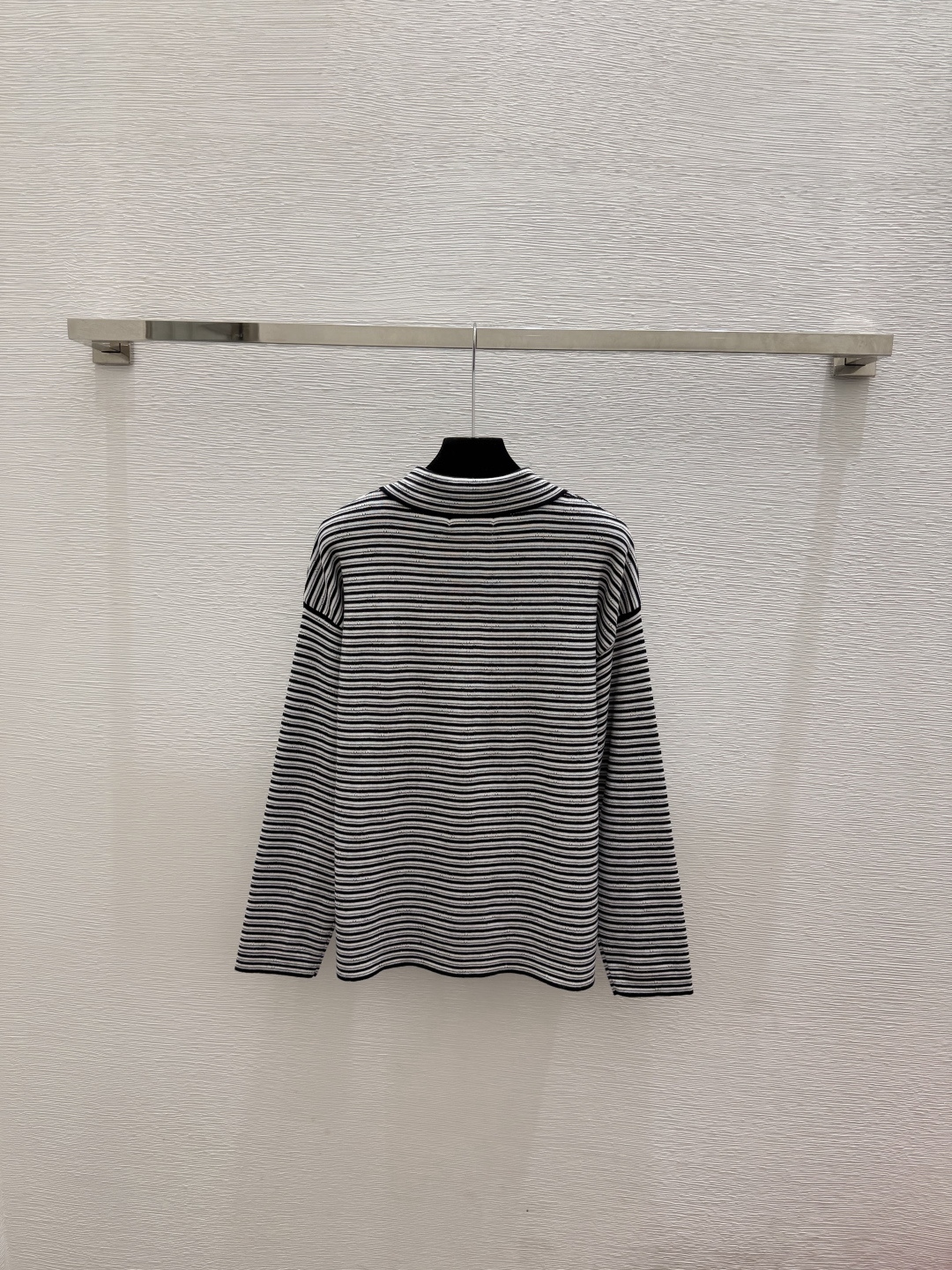 🆕M家🆕  春夏新款 撞色条纹翻领针织长袖颜色：宝蓝尺码：36.38.40