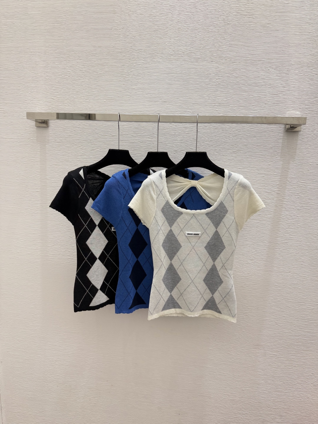 🆕M家🆕  春夏新款 撞色菱格圆领针织短袖颜色：白色 蓝色 黑色尺码：36.38.40