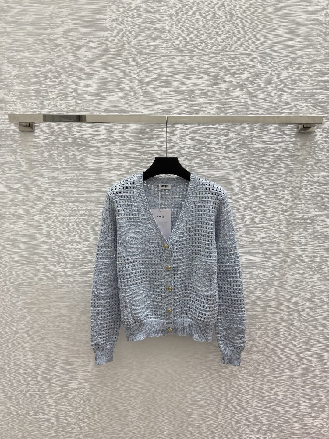 🆕CH家🆕  春夏新款 纯色山茶花V领针织长袖开衫颜色：粉色 蓝色 黑色尺码：36.38.40