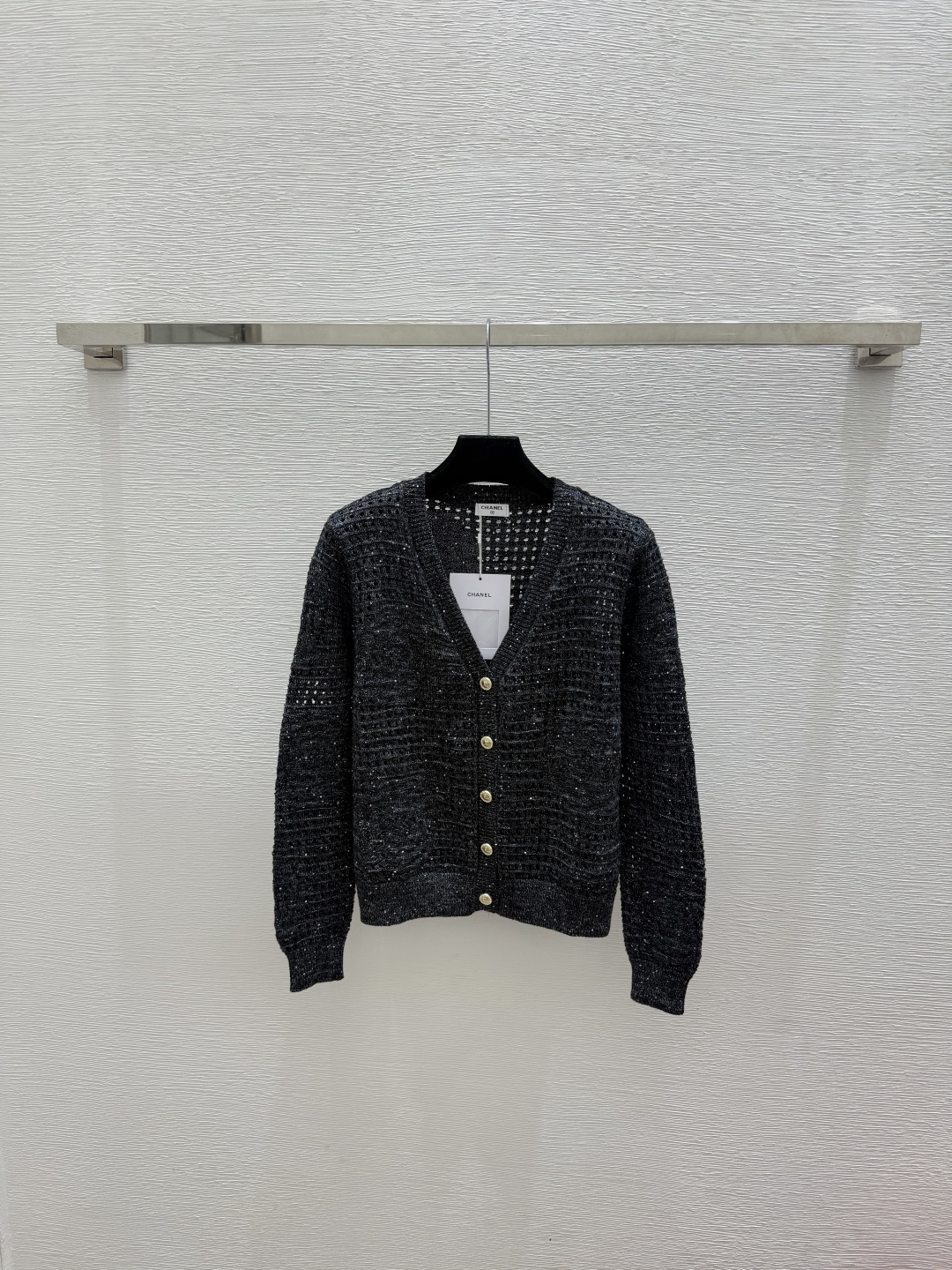 🆕CH家🆕  春夏新款 纯色山茶花V领针织长袖开衫颜色：粉色 蓝色 黑色尺码：36.38.40