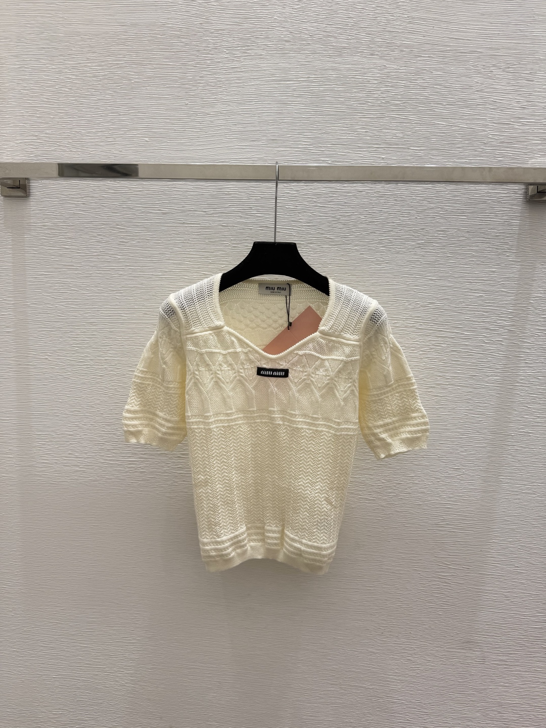 🆕M家🆕  春夏新款 纯色简约针织短袖颜色：杏色尺码：36.38.40
