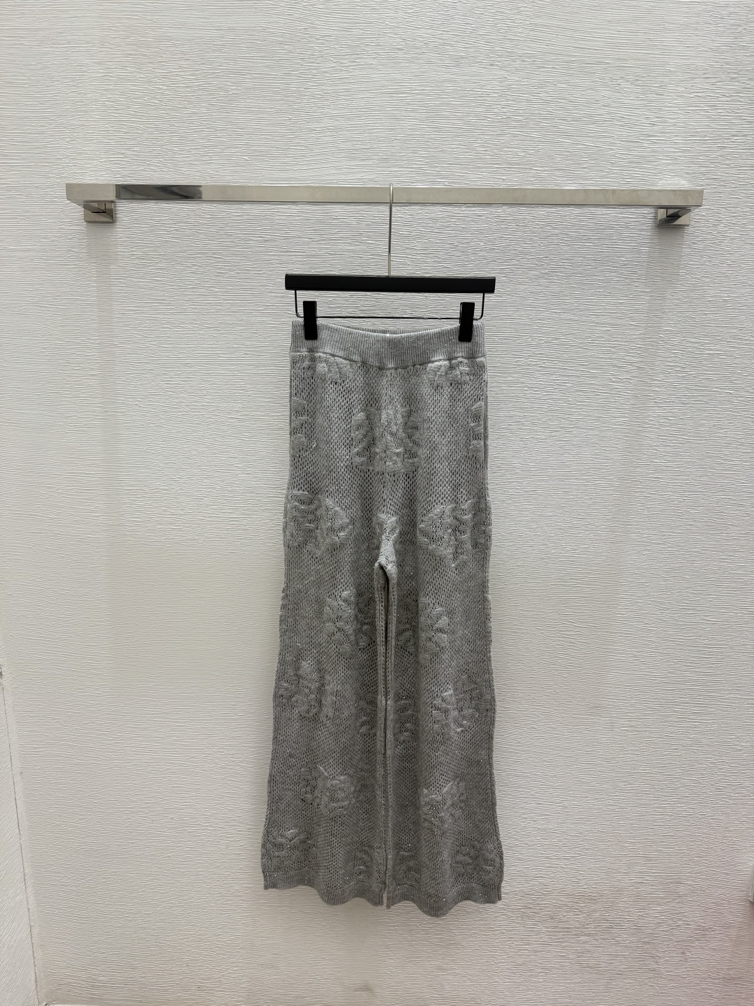 🆕BC家🆕  春夏新款 纯色花卉针织长裤颜色：灰色尺码：36.38.40