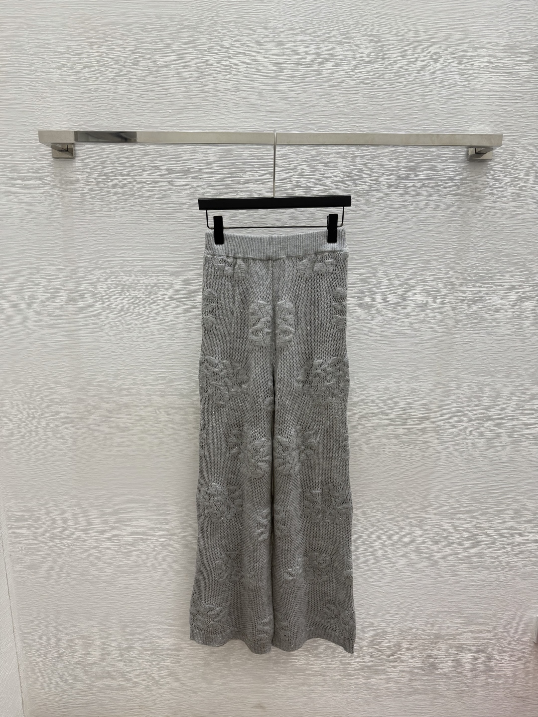 🆕BC家🆕  春夏新款 纯色花卉针织长裤颜色：灰色尺码：36.38.40
