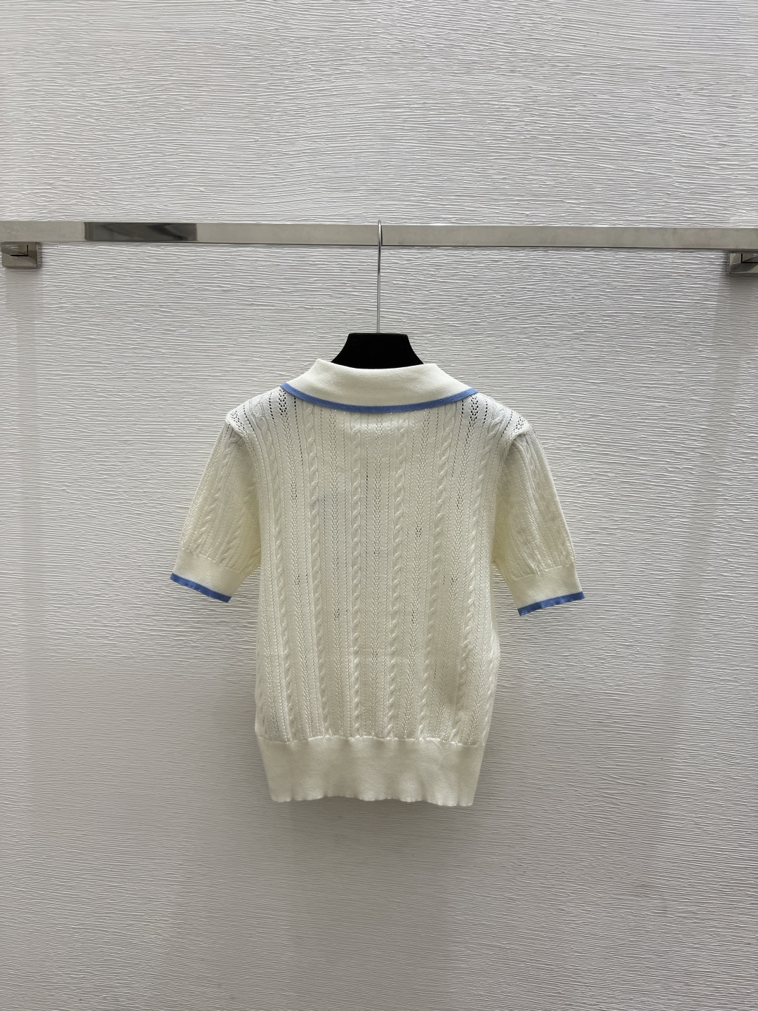 🆕D家🆕  春夏新款 撞色花卉翻领针织短袖颜色：杏色尺码：36.38.40