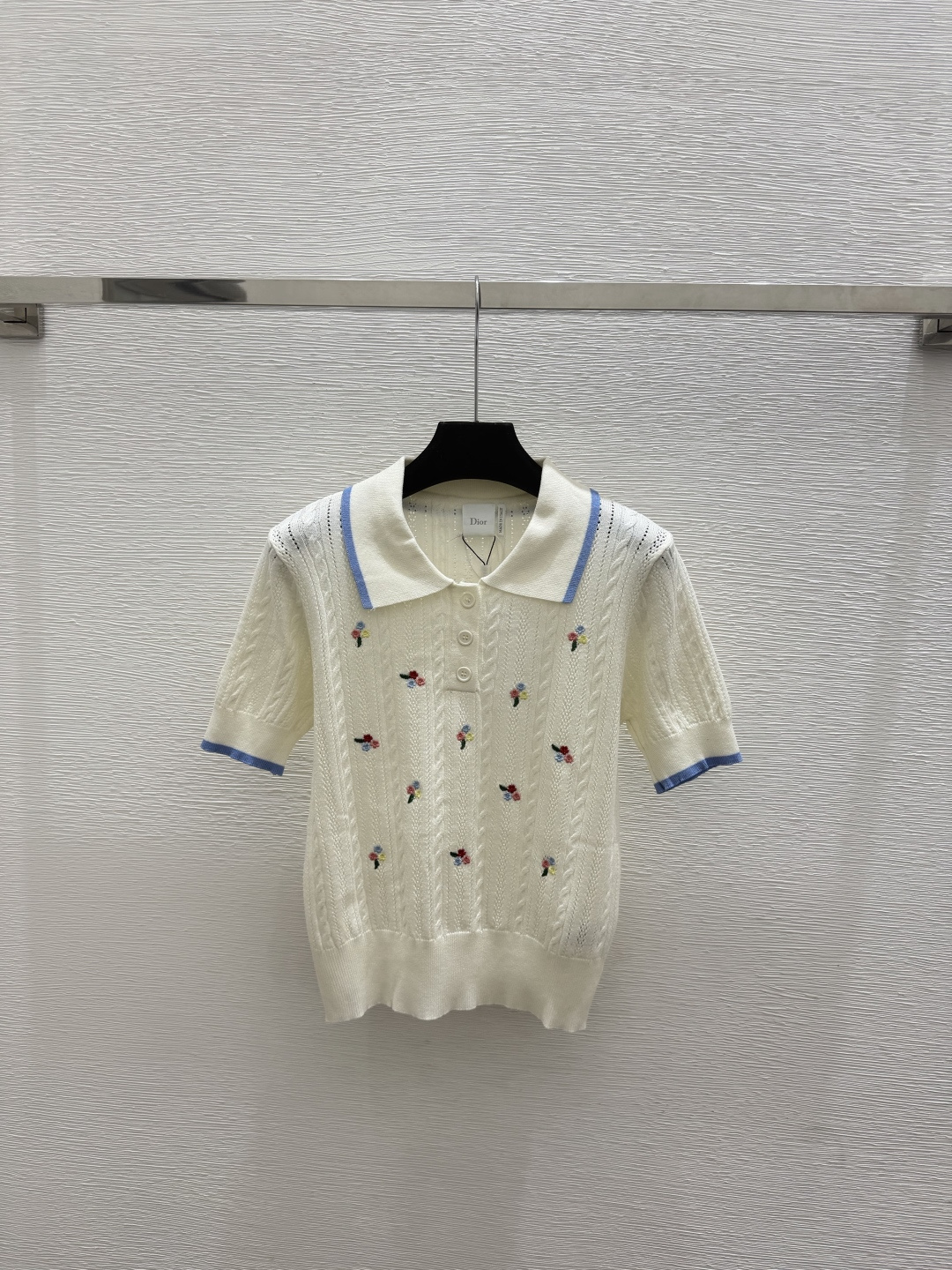 🆕D家🆕  春夏新款 撞色花卉翻领针织短袖颜色：杏色尺码：36.38.40