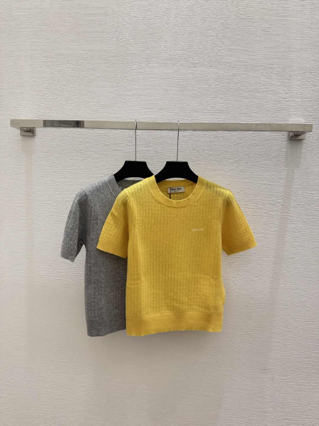 🆕M家🆕  春夏新款 纯色简约圆领针织短袖颜色：黄色 灰色尺码：36.38.40