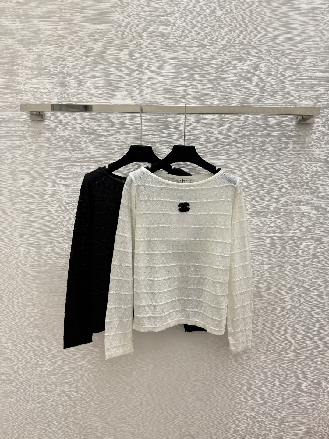 🆕CH家🆕  春夏新款 纯色简约针织长袖颜色：白色 黑色尺码：36.38.40