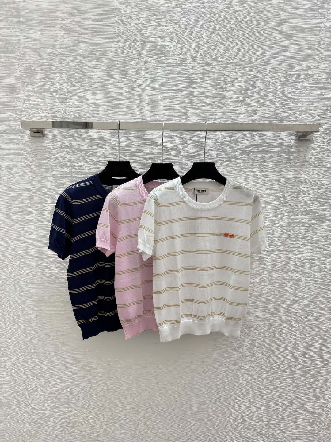🆕M家🆕  春夏新款 撞色条纹圆领针织短袖颜色：白色 粉色 宝蓝尺码：36.38.40