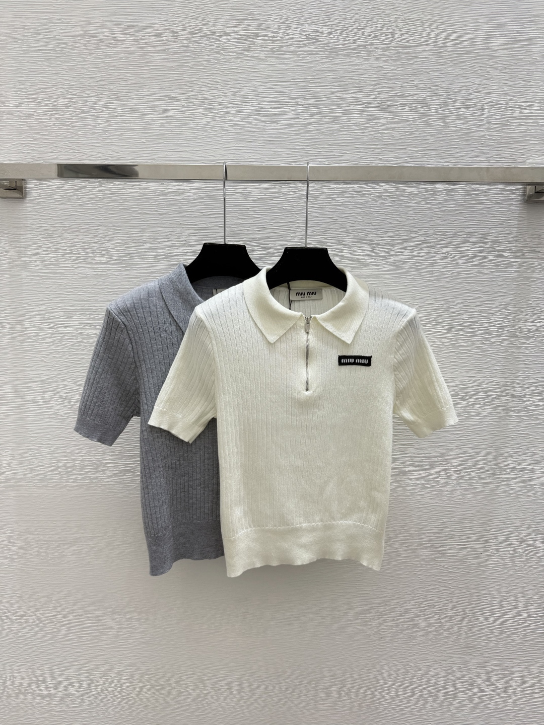 🆕M家🆕  春夏新款 纯色简约翻领针织短袖颜色：白色 灰色尺码：36.38.40