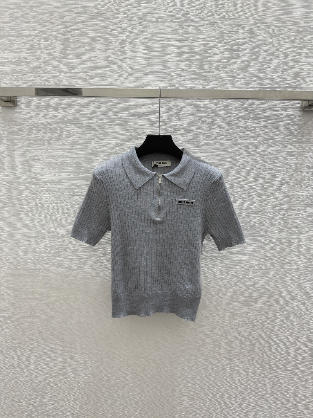 🆕M家🆕  春夏新款 纯色简约翻领针织短袖颜色：白色 灰色尺码：36.38.40