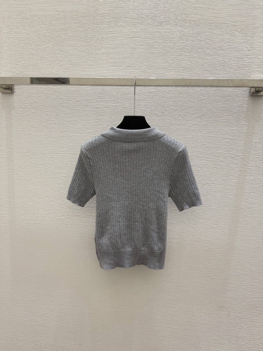 🆕M家🆕  春夏新款 纯色简约翻领针织短袖颜色：白色 灰色尺码：36.38.40